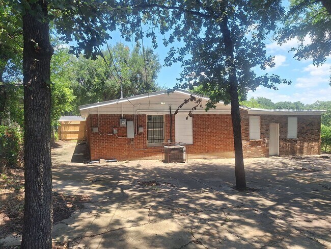 Building Photo - 5912 Maceo Ln