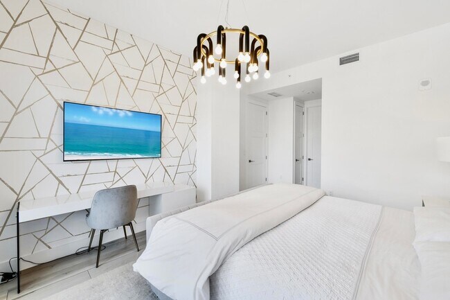 Building Photo - 155 E Boca Raton Rd
