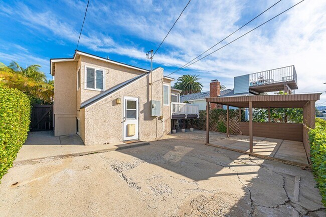 Building Photo - Super Cute 3bed 2 bath home with peek-a-boo ocean view South Redondo