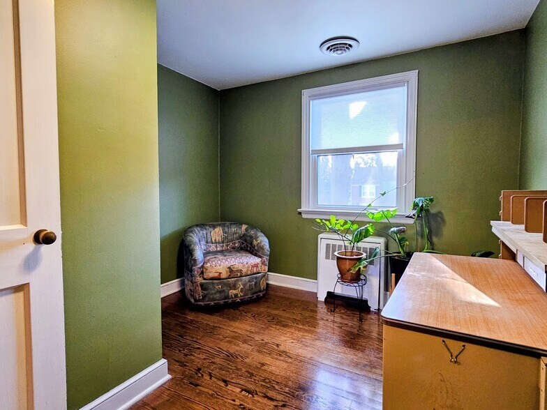 Building Photo - 947 Janet Ave