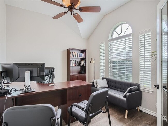 Building Photo - Comfort & Convenience in the Heart of Round Rock-1813 Southeastern Trl