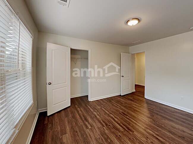 Building Photo - 3562 Huddlestone Ln NE