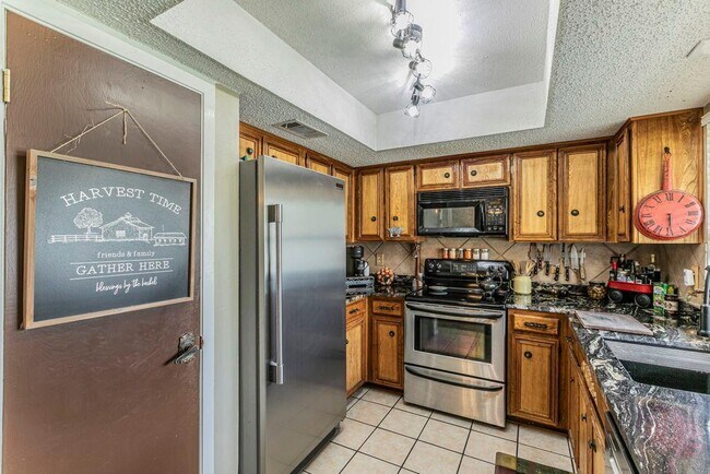 Building Photo - 302 S Mt Rushmore Dr