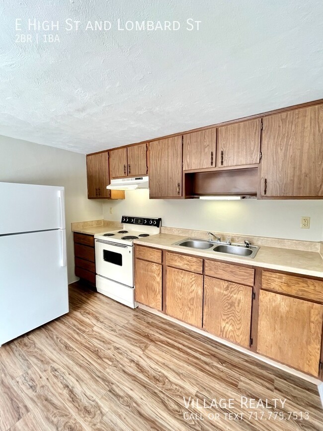 Building Photo - Huge 2-Bed apartment with washer/dryer hoo...