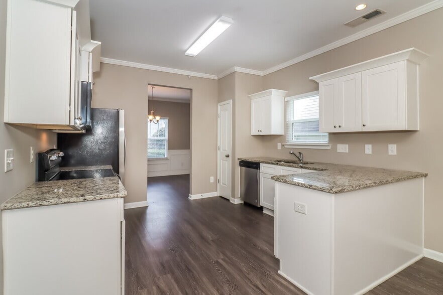Building Photo - 602 Fieldcrest Dr