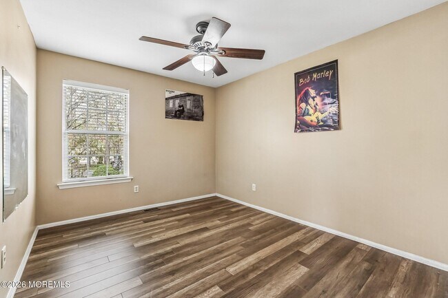 Building Photo - 418 Dorchester Way