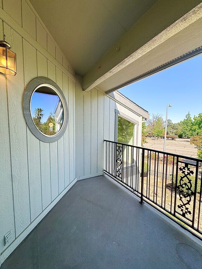 Building Photo - Beautifully Upstairs Condo at Ridgecrest Condominiums!! HOA Pool/Jacuzzi