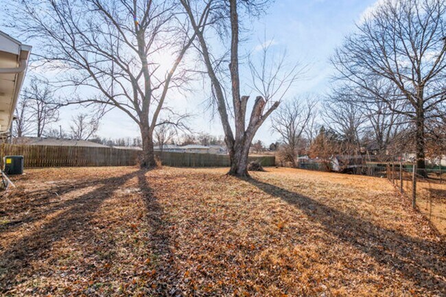 Building Photo - 246 SE 101st Rd