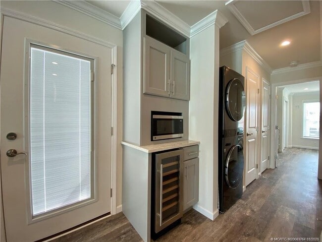 Building Photo - 2646 NE Pelican Wy