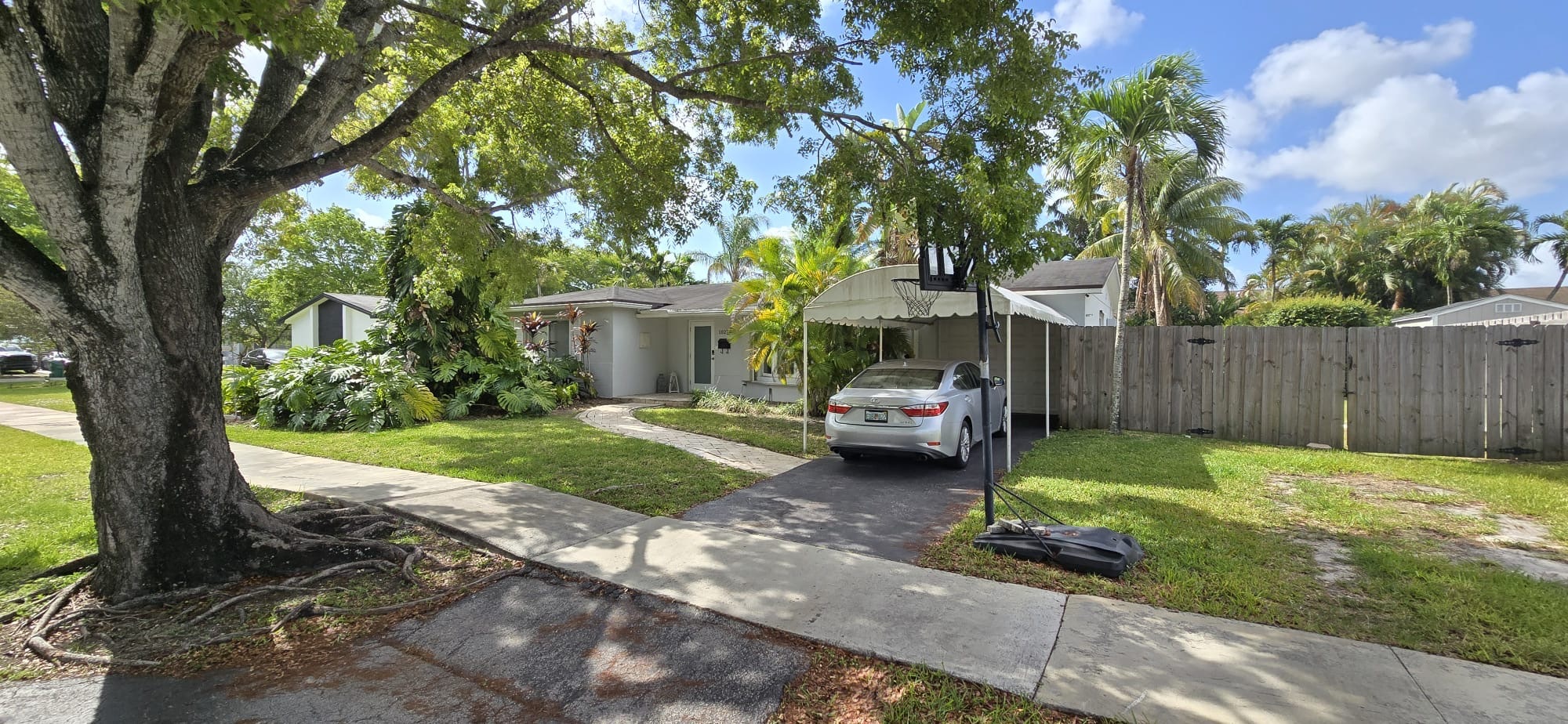 Building Photo - 10270 SW 92nd Ter