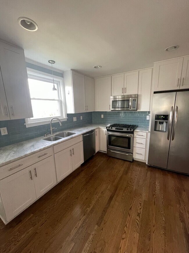 Building Photo - East Nashville!