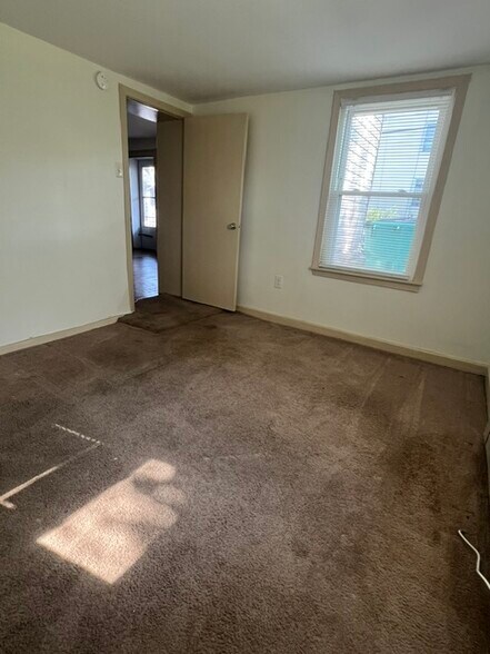 Bedroom - 1 E Maple St