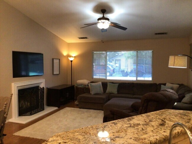 Building Photo - 1555 Morgan Dr