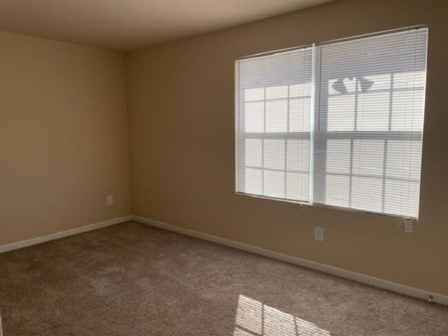 Building Photo - 308 Dill Ln