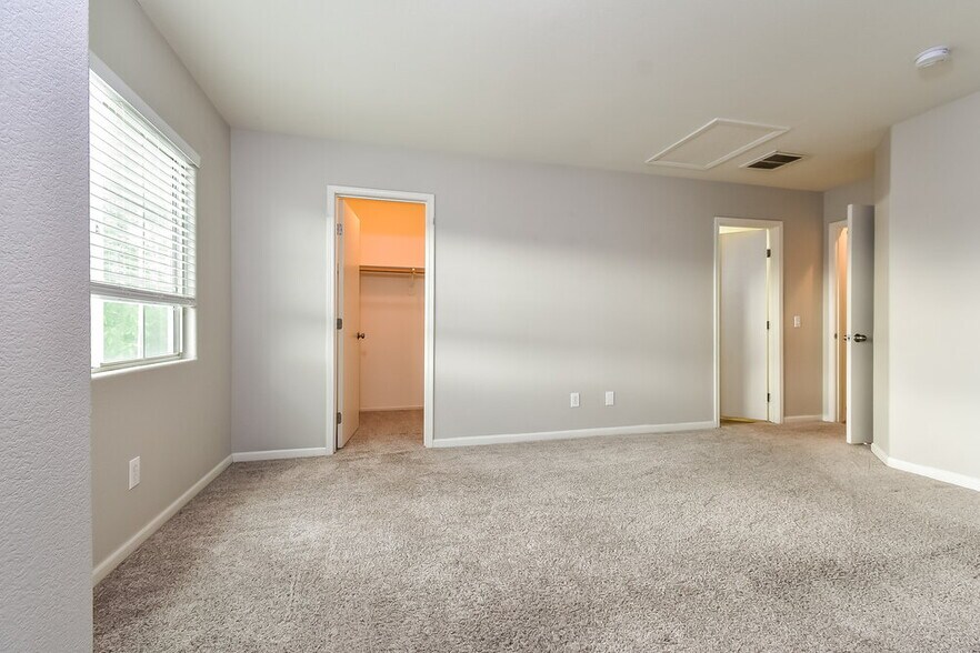 Building Photo - 5321 Clover Blossom Ct