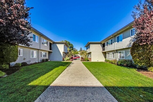 Building Photo - 1549 San Carlos Ave