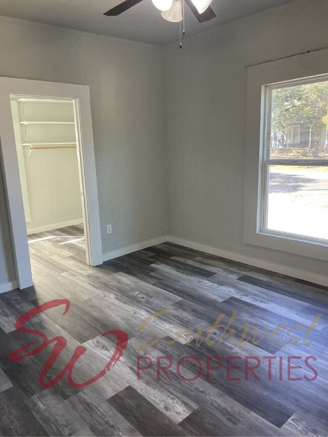 Building Photo - Recently Updated Home with Open Layout + Fenced Backyard!