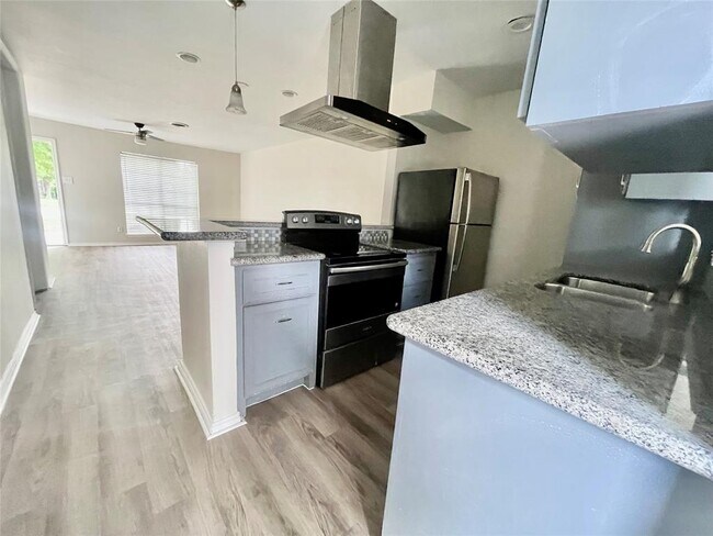 Building Photo - 9775 Pine Lake Dr
