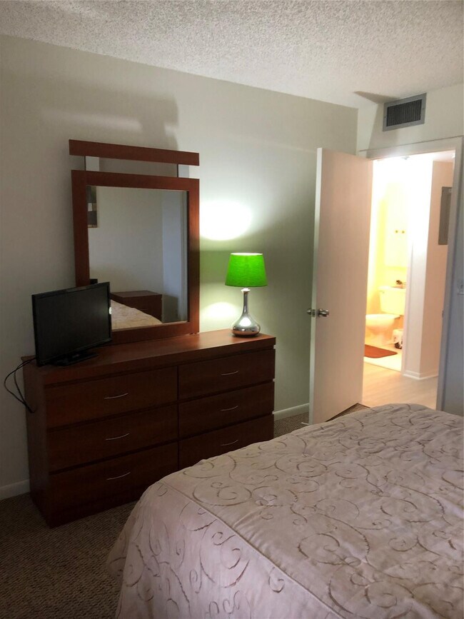 Building Photo - 850 Ter