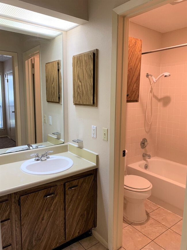 Building Photo - FIRST-FLOOR 2-BEDROOM AT WOODMONT TOWNHOMES