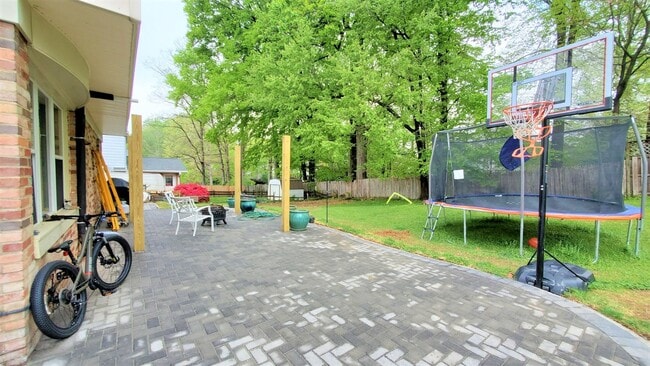 Building Photo - Premium Renovation Inside a Wonderfully Sp...
