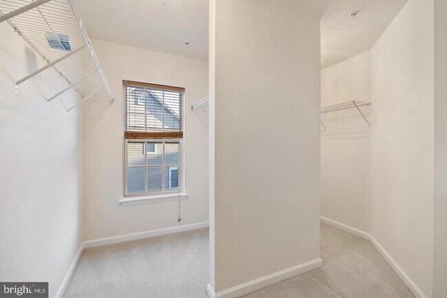 Building Photo - 15303 Glastonbury Way