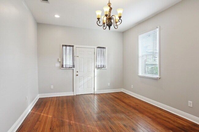 Building Photo - 316 N Miro St