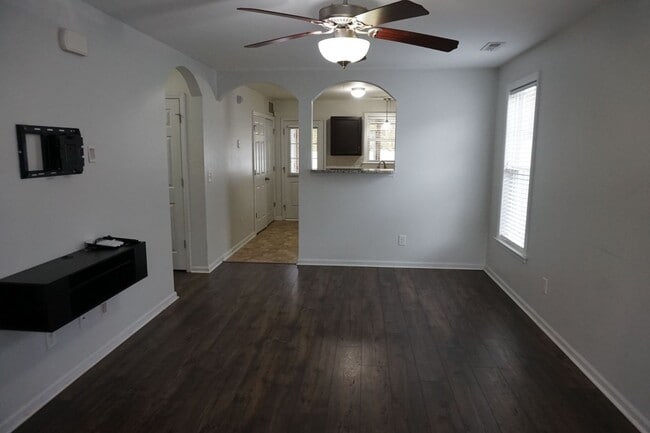 Building Photo - 3 Bedroom and 3 Full bathroom located The Village at the Glen within Carolina