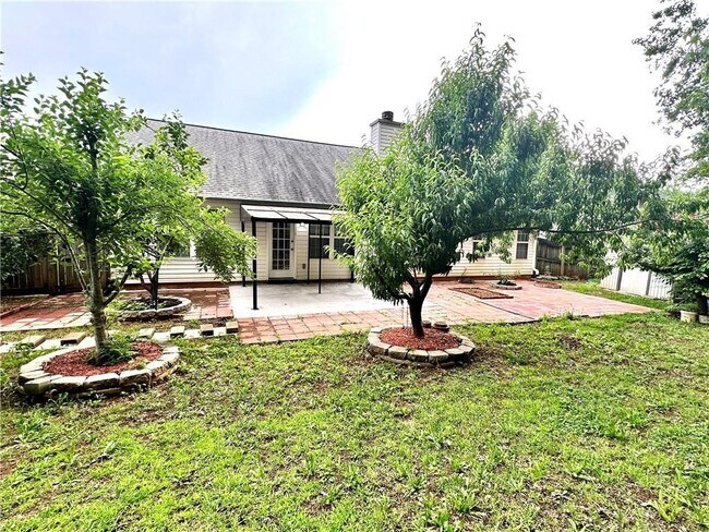 Building Photo - 575 Chandon Way