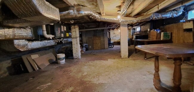 Building Photo - 158 Baker St