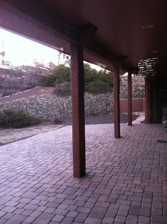 Building Photo - 1476 Eagle Crest Dr