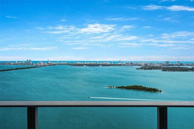 Building Photo - 700 NE 24th St