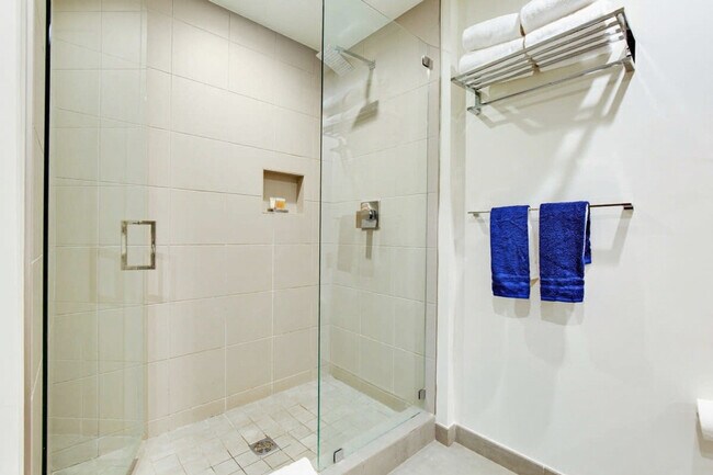 Building Photo - 777 N Ocean Dr