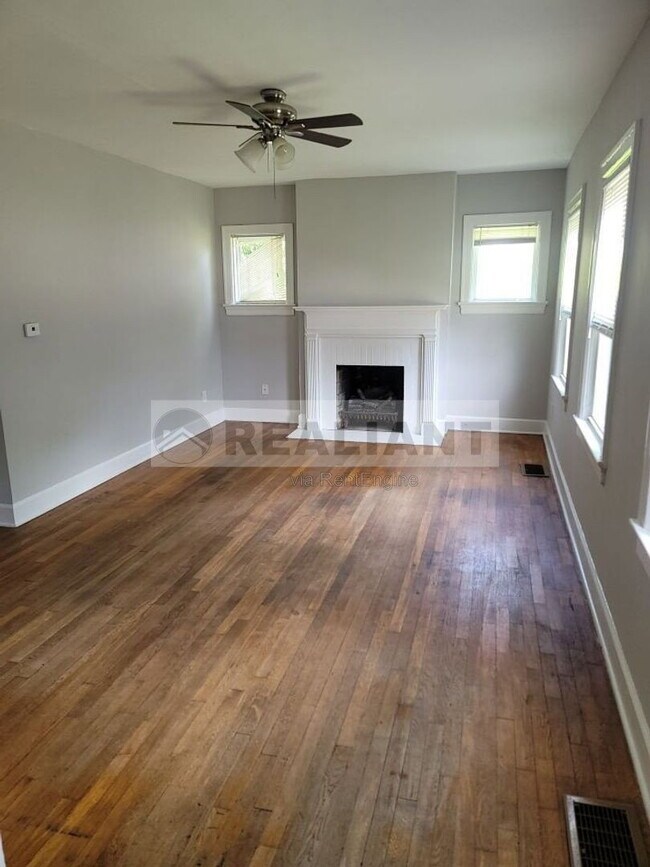 Building Photo - 1411 Hill St