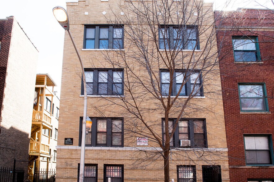 Building Photo - 839 W Cornelia Ave