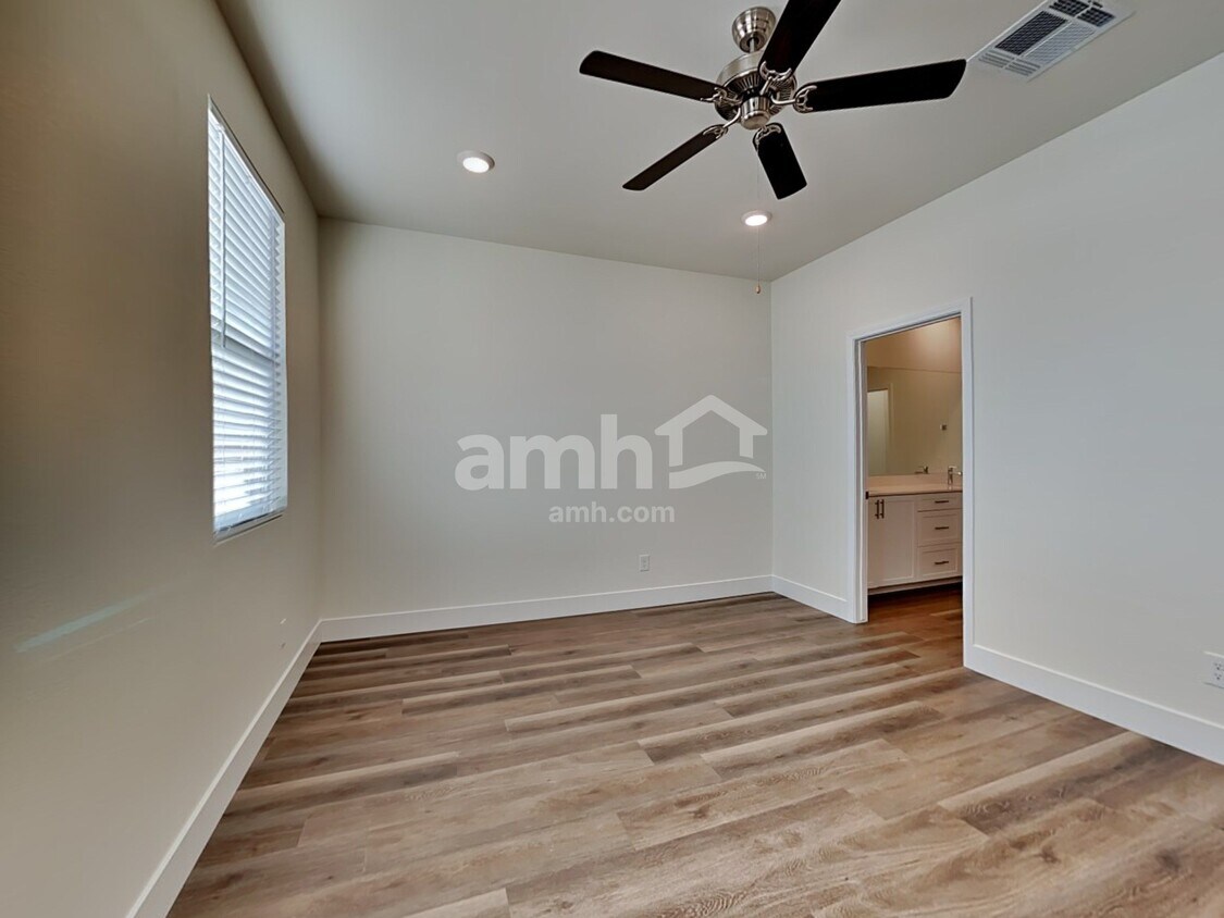 Building Photo - 854 English Primrose St