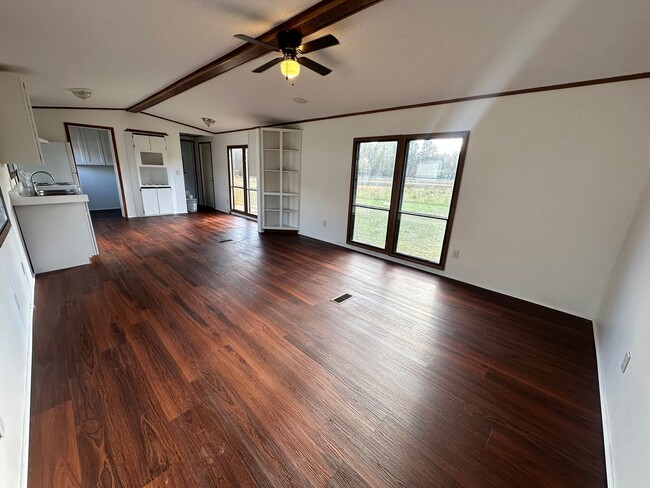 Building Photo - Newly Renovated 2-Bedroom in Rice, VA!