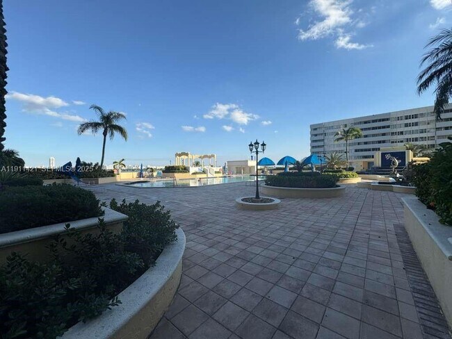 Building Photo - 7601 E Treasure Dr