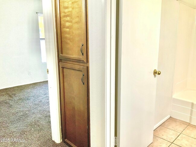 Building Photo - 1927 E Hampton Ave