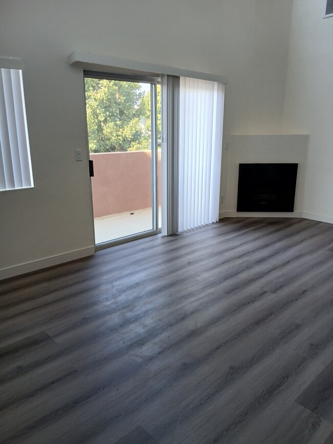 Building Photo - 11205 Peach Grove St