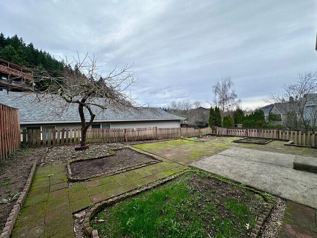 Building Photo - Beautiful Move-In Ready Single-Family Home on a Corner Lot in Gresham!