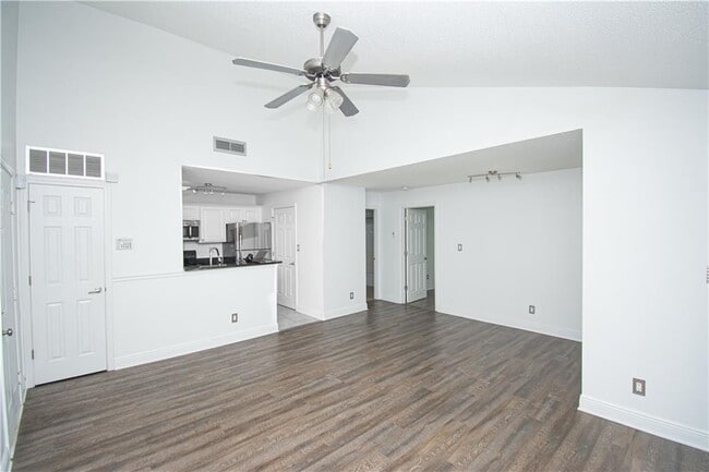 Building Photo - 1302 Santa Fe Pkwy