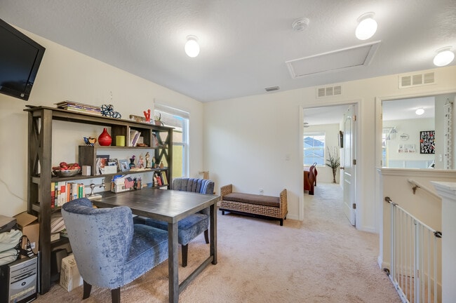 Building Photo - 10530 Whispering Hammock Dr