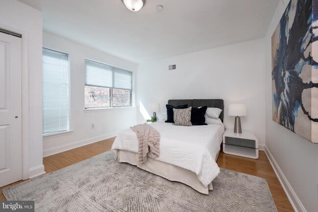 Building Photo - 2102 Berges St