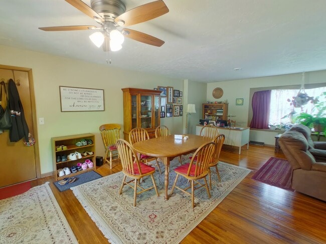 Building Photo - FULLY FURNISHED 5 BEDROOM HOME!!!