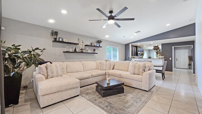 Building Photo - Beautifully updated home in Las Brisas Community of Goodyear!