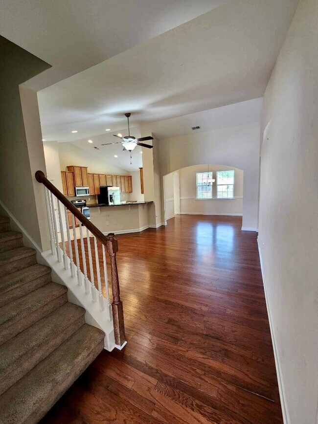 Building Photo - 909 Looking Glass Ct