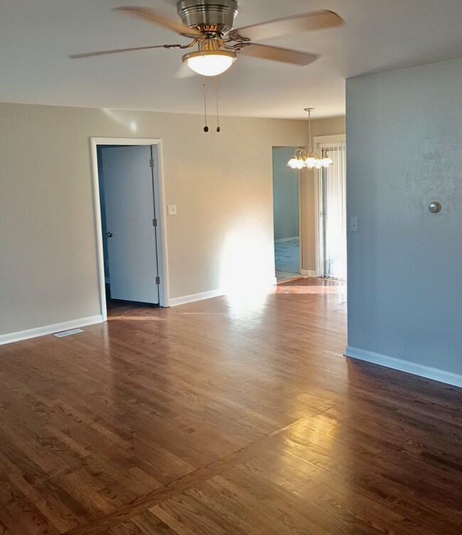Building Photo - Beautifully Updated Home in KCMO!