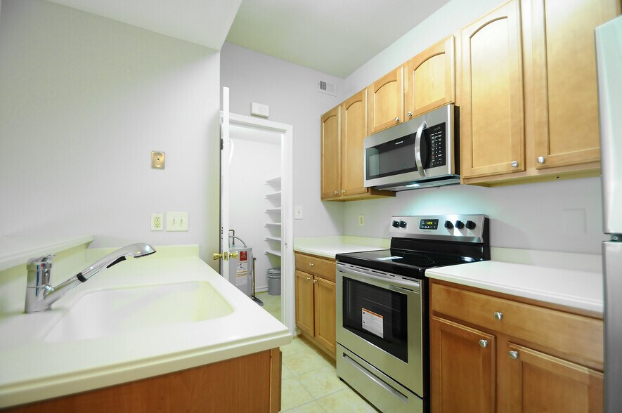 Building Photo - 3903 Penderview Dr