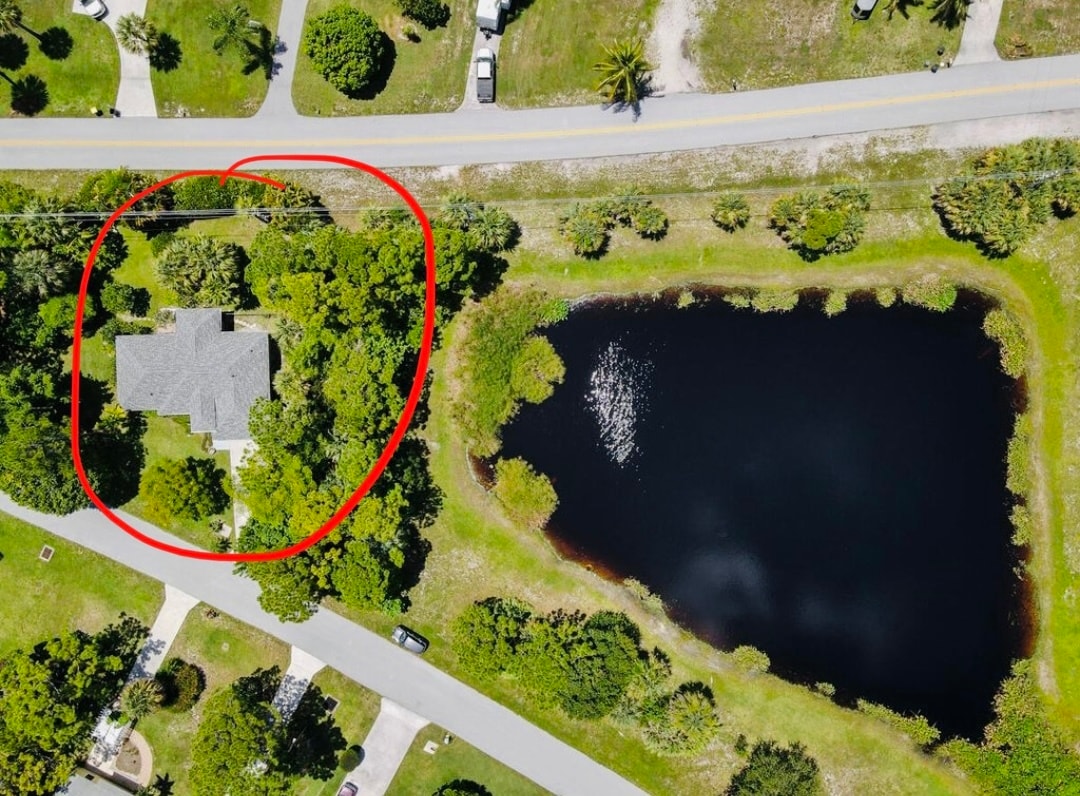 Building Photo - 6205 SE Circle St